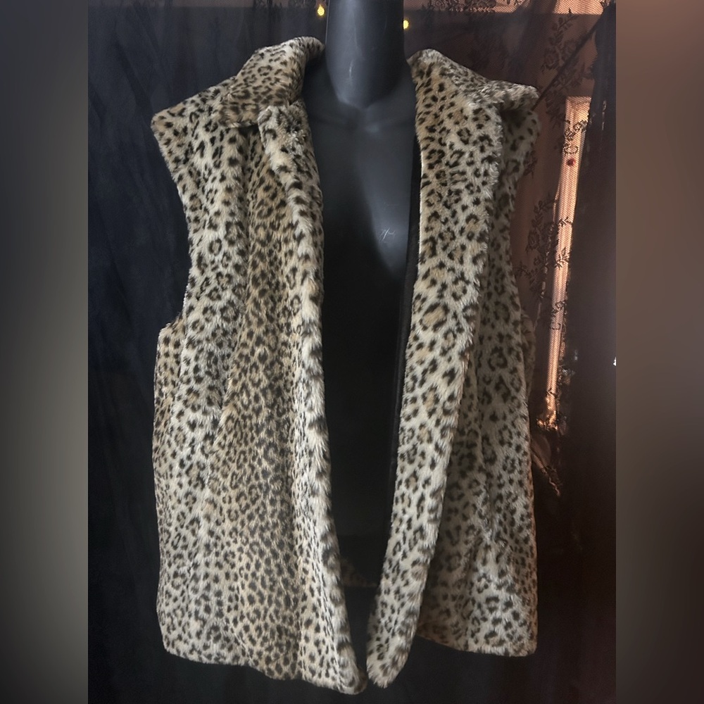 Cozy Reversible Leopard Print Faux Fur Vest